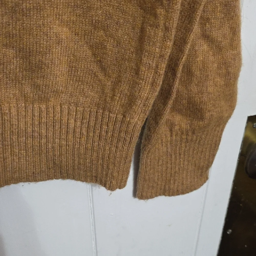 J. Crew Factory Men's  Sweater Wool‎ Blend Golden Caramel Crew Neck Sz L EUC.